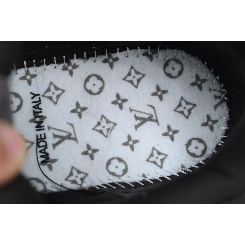 LOUIS VUITTON Trainer black, grey and white diamond