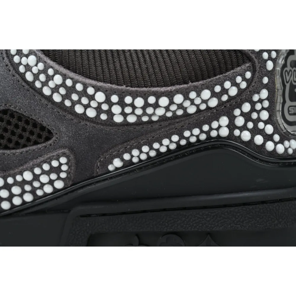 LOUIS VUITTON Trainer black, grey and white diamond