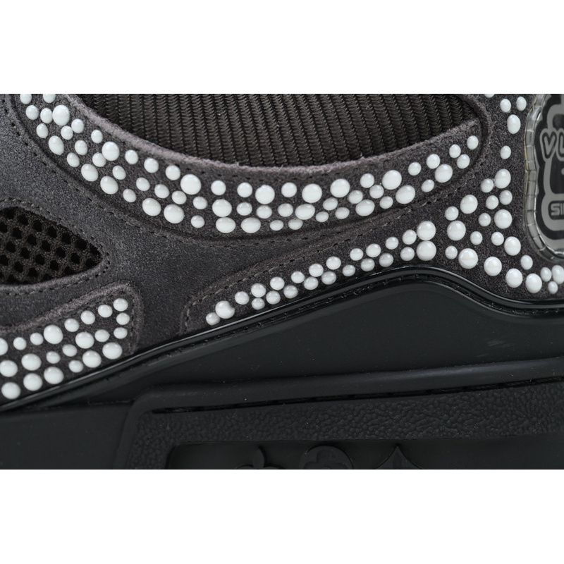 LOUIS VUITTON Trainer black, grey and white diamond