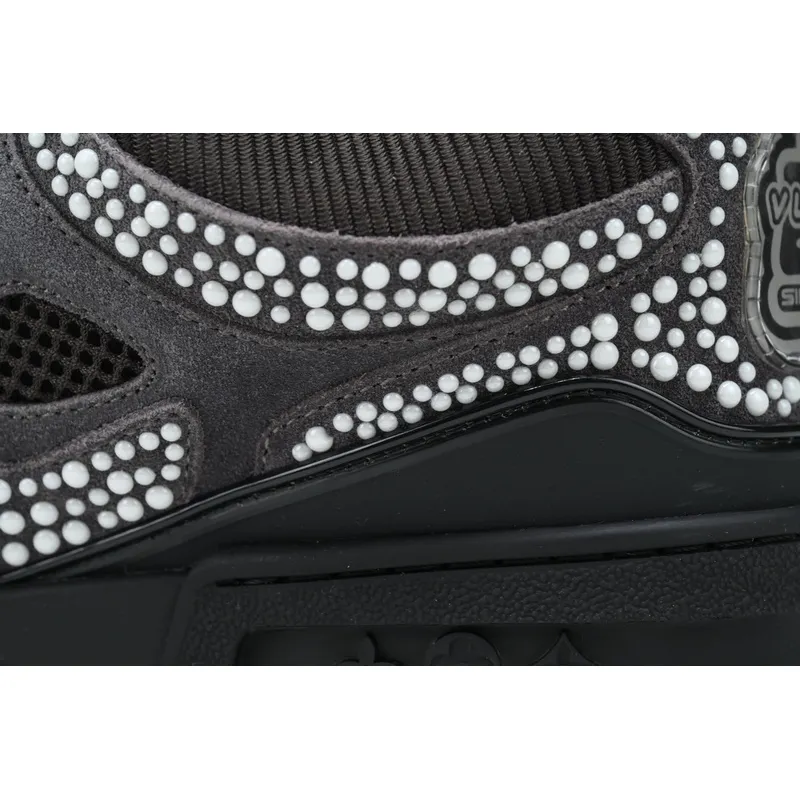 LOUIS VUITTON Trainer black, grey and white diamond