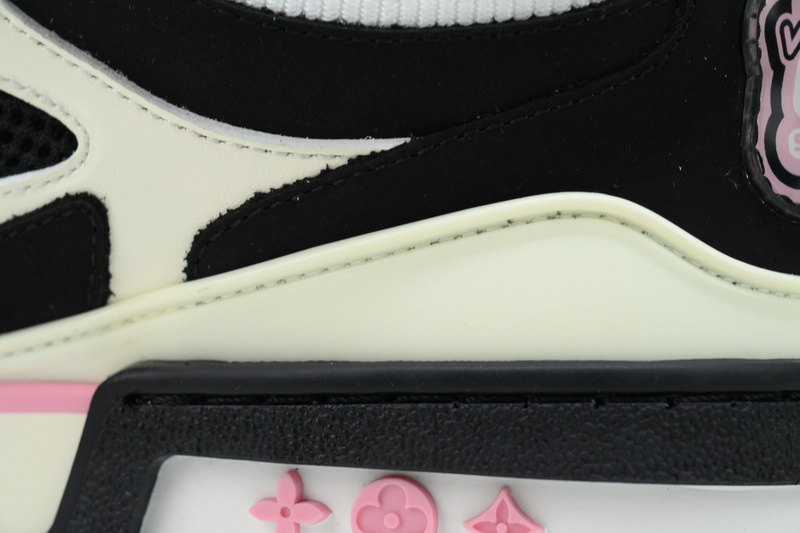 LOUIS VUITTON Trainer black pink