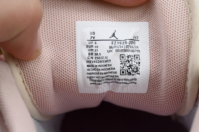 Q3 Air Jordan 1 Low SE GS 'Fur Swoosh'