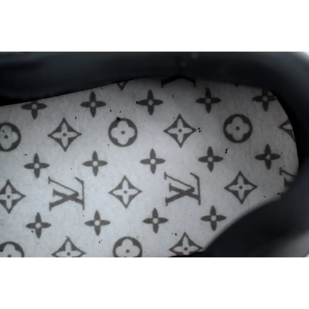 LV Run Away Black