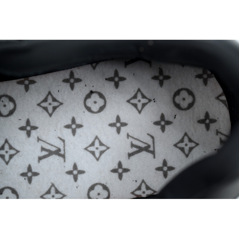 LV Run Away Black