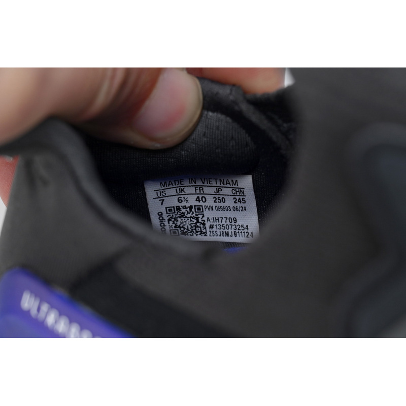 Adidas Ultra Boost 5 'Carbon Iron' 