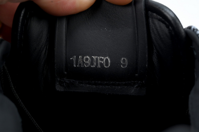 LV Run Away Black White