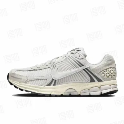 Nike Air Zoom Vomero 5 'Platinum Tint' 01