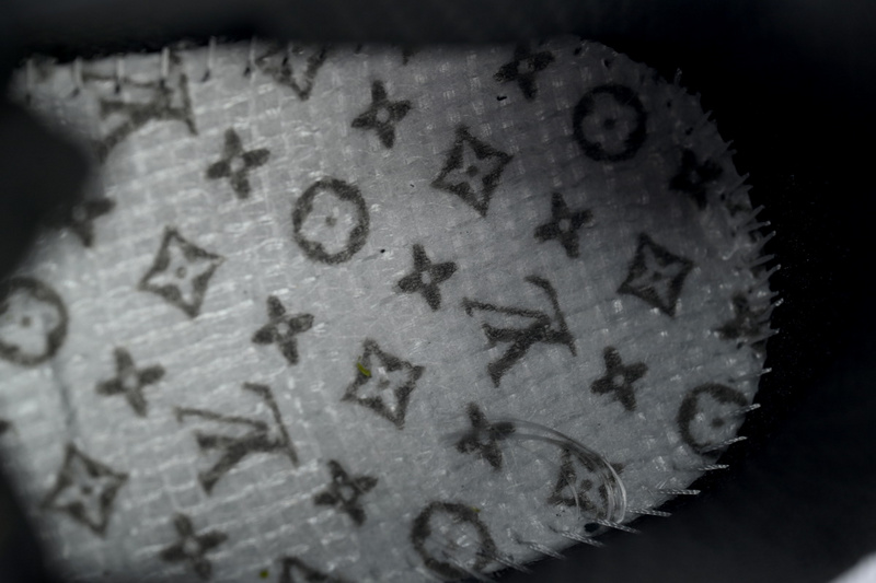 Louis Vuitton Run Tatic Black