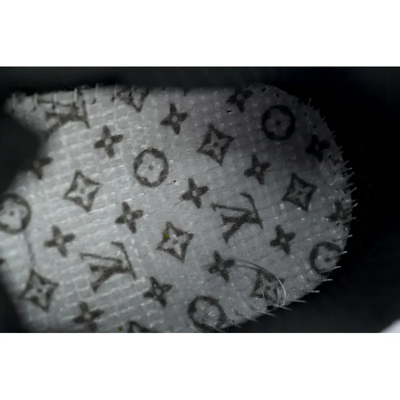 Louis Vuitton Run Tatic Black
