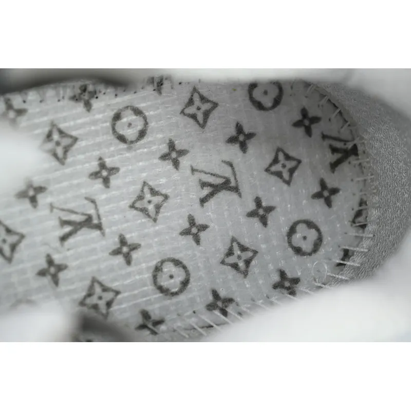 Louis Vuitton Run Tatic Grayish Green