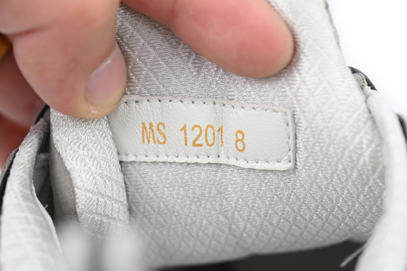 Louis Vuitton Run Tatic Grayish Green