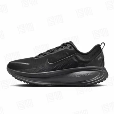 NIKE Vomero 18 'Triple Black' 01