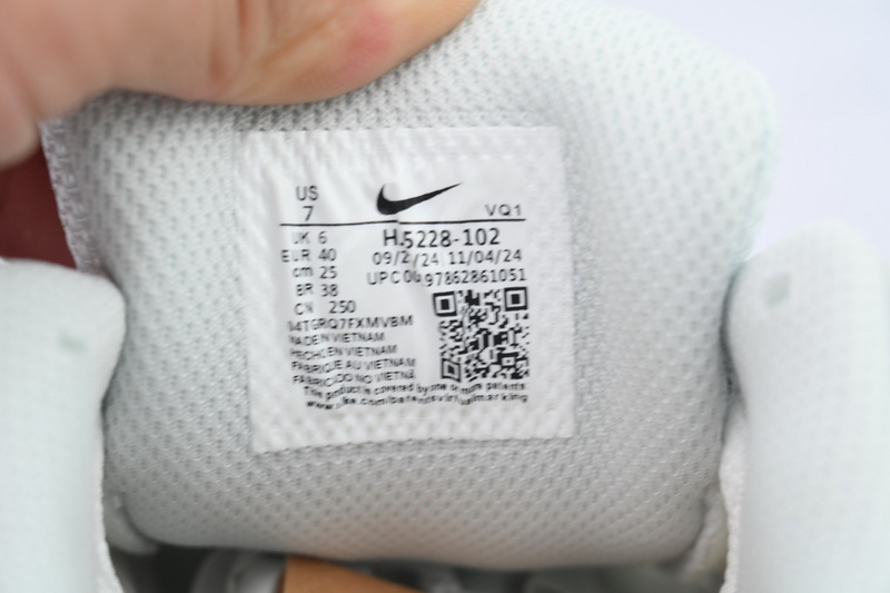 Nike V5 RNR 'Parachute Beige Metallic Pewter'