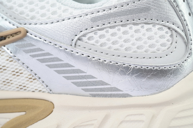 Nike V5 RNR 'Parachute Beige Metallic Pewter'