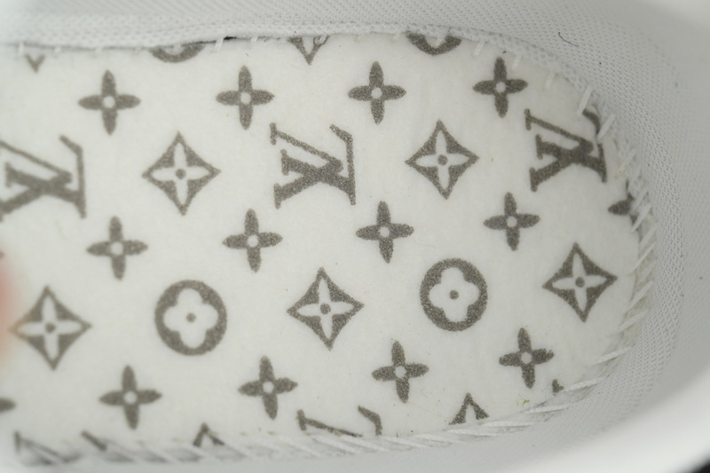 LOUIS VUITTON Olympia Black