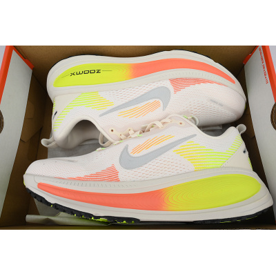 NIKE Wmns Vomero 18 'Phantom Light Wild Mango Volt' 02