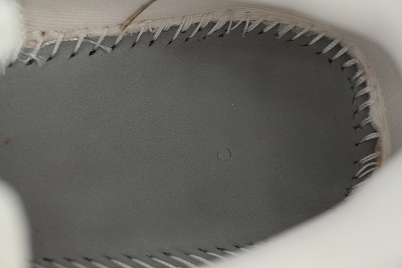 NIKE Wmns Vomero 18 'Phantom Light Wild Mango Volt'