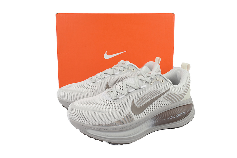 NIKE Vomero 18 Brown