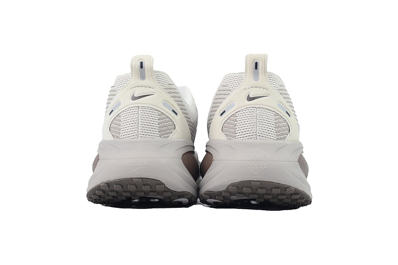 NIKE Vomero 18 Brown