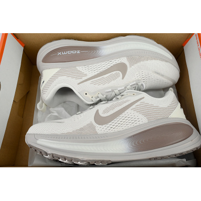 NIKE Vomero 18 Brown 02