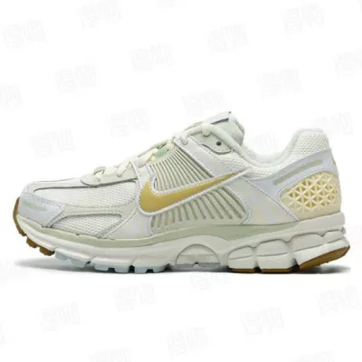 Wmns Air Zoom Vomero 5 'Sail Buff Gold' 01