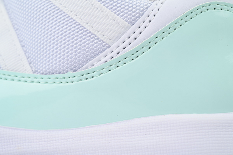 XH Air Jordan 11 Retro Low 'Igloo'