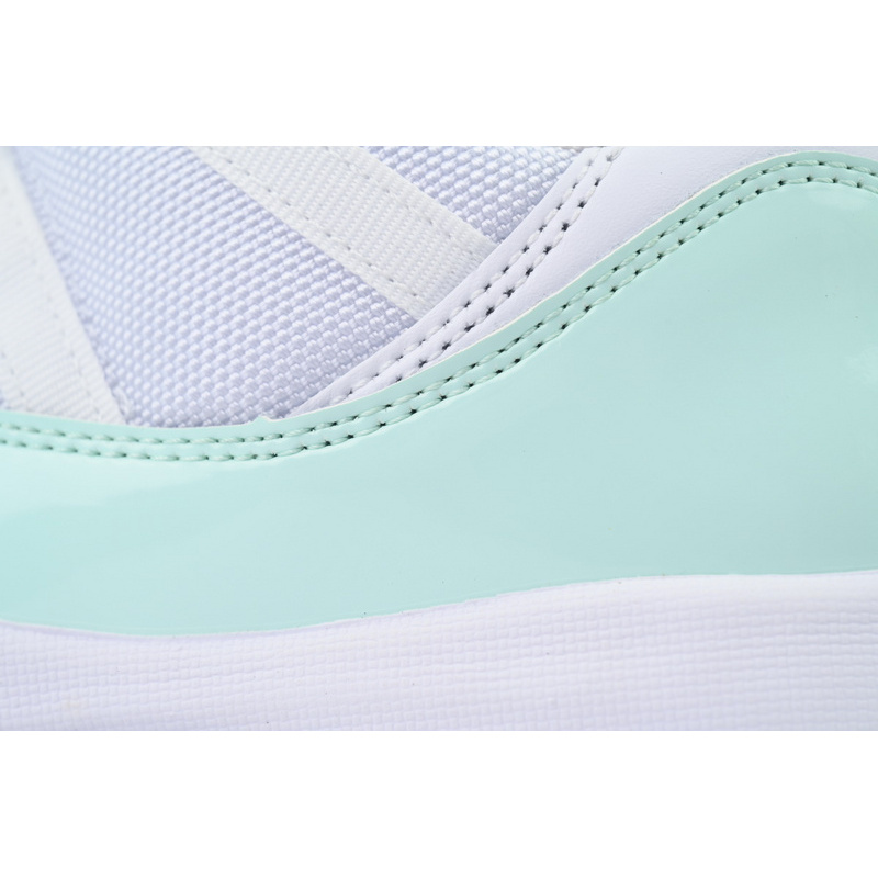 XH Air Jordan 11 Retro Low 'Igloo'