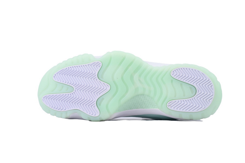 XH Air Jordan 11 Retro Low 'Igloo'