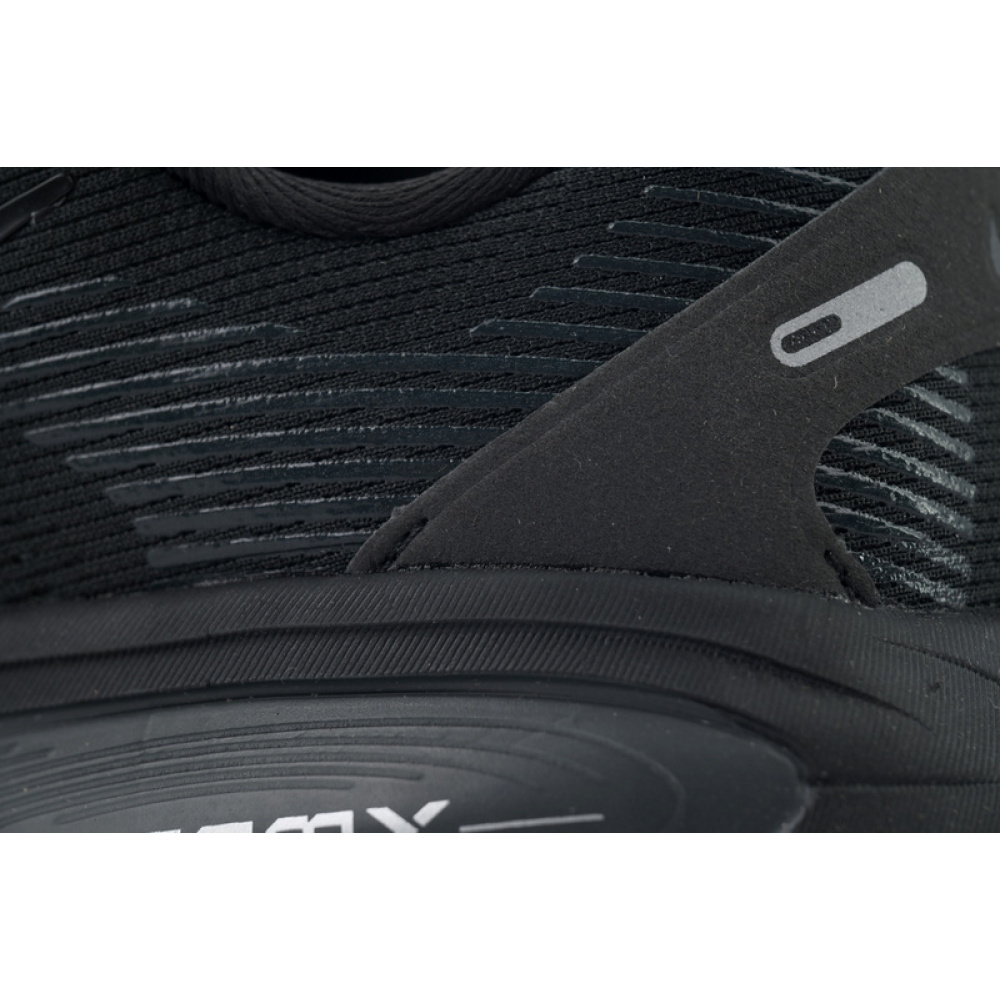NIKE Vomero 18 'Triple Black'