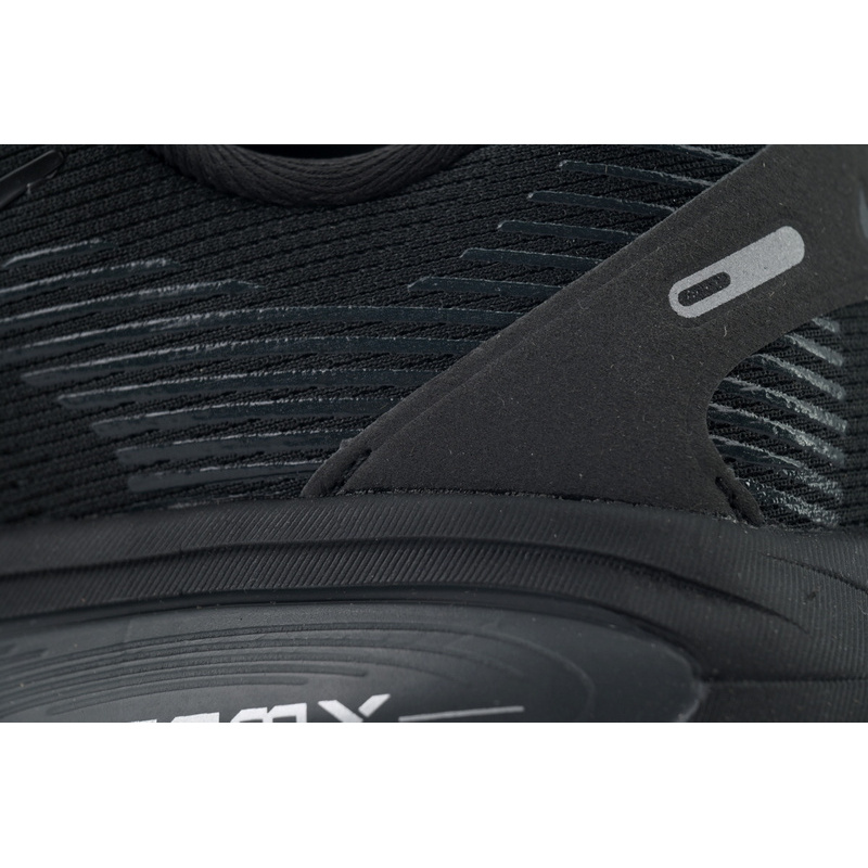 NIKE Vomero 18 'Triple Black'
