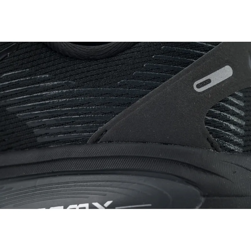 NIKE Vomero 18 'Triple Black'