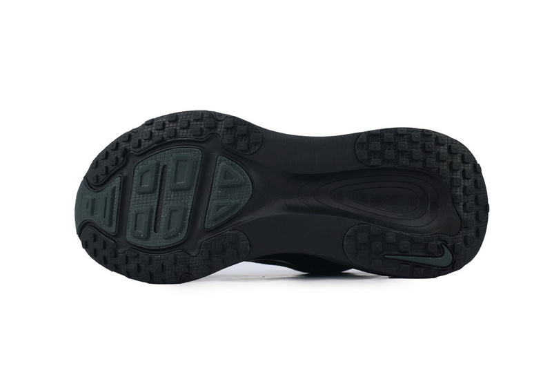 NIKE Vomero 18 'Triple Black'