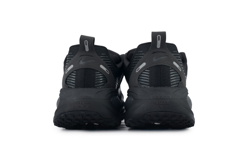 NIKE Vomero 18 'Triple Black'