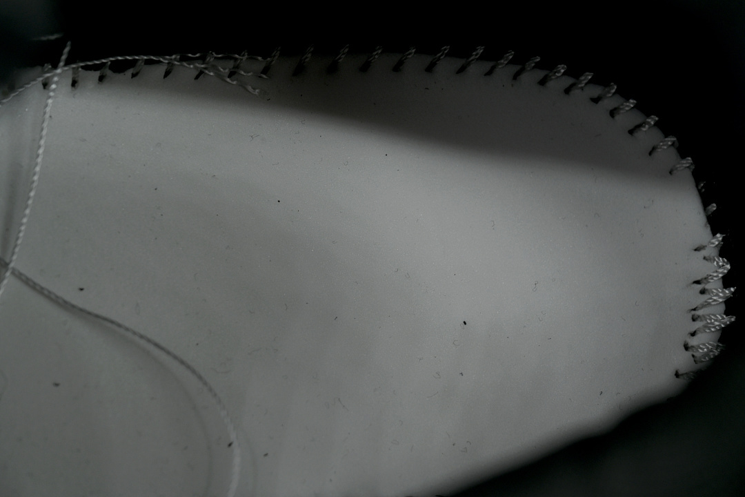  FF-WHITE Out Of Black Print