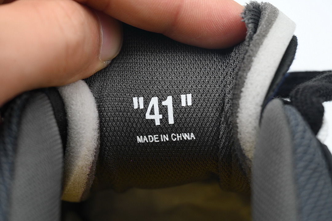 FF-WHITE Out Of Black Glossy Surface