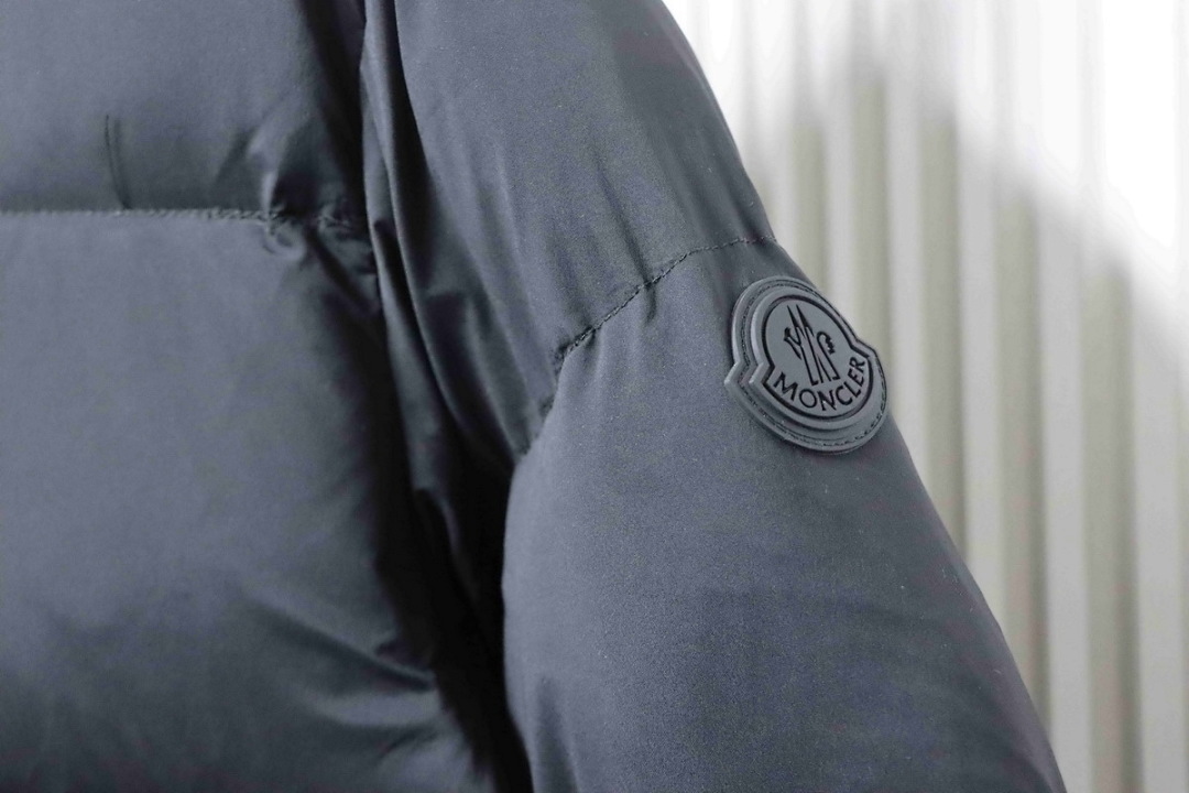   Moncler  BLACK 42522686