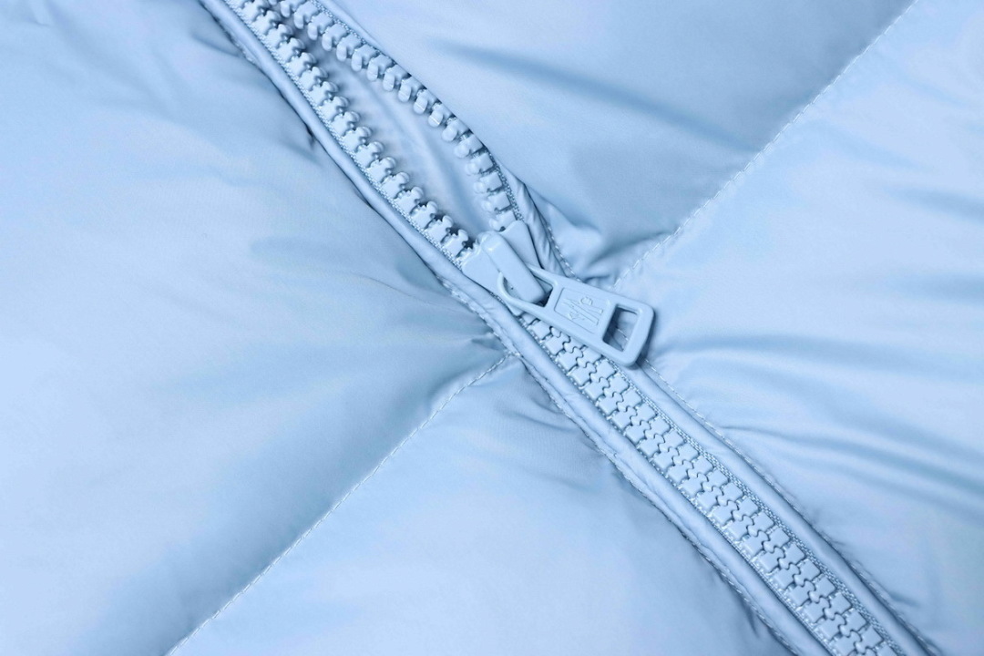   Moncler  blue 82123582