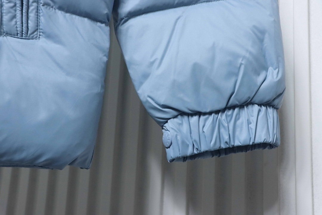   Moncler  blue 82123582