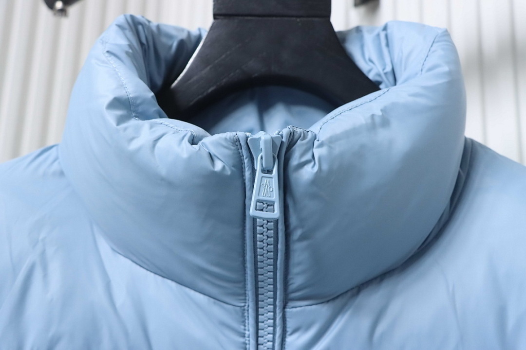   Moncler  blue 82123582