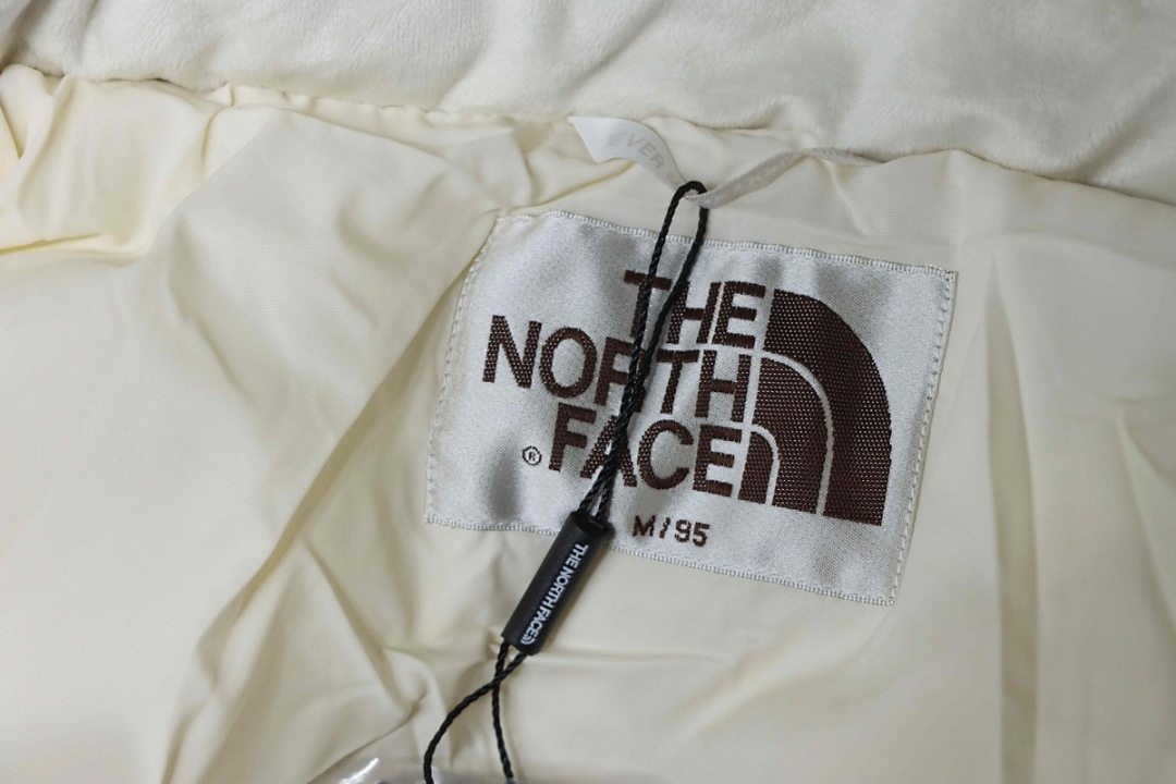   North face  black  white 49812045