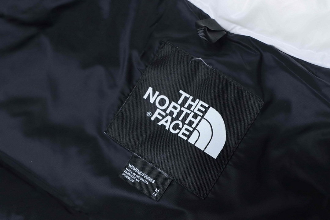   North face  white 98102486