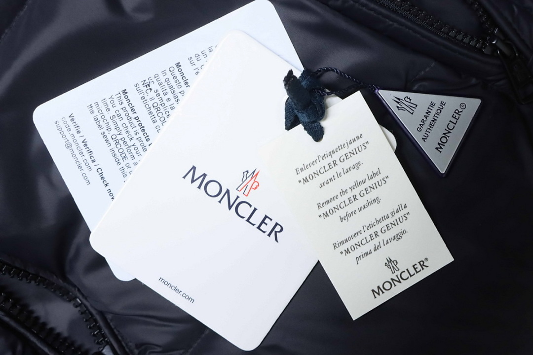  Moncler  black 82123582