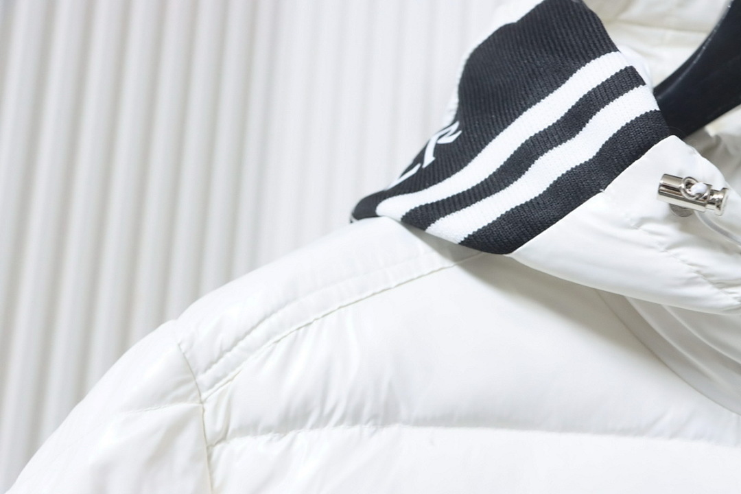 Moncler  white