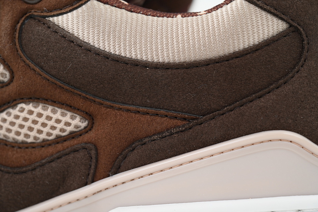  LOUIS VUITTON White Brown