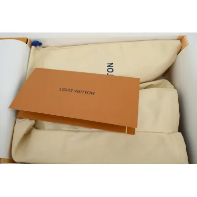 LOUIS VUITTON All Black Diamond Surface 02