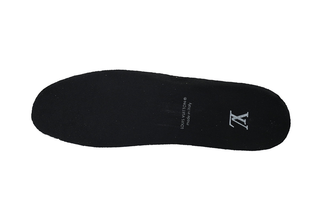 LOUIS VUITTON All Black Diamond Surface