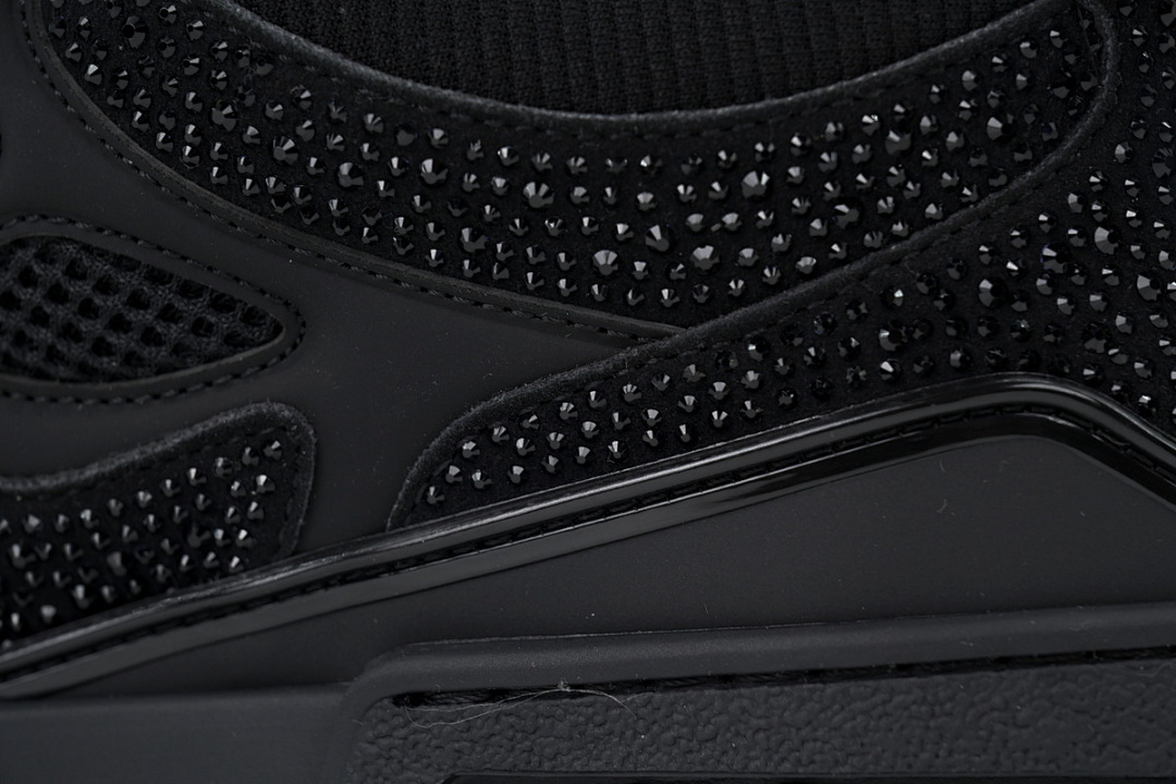 LOUIS VUITTON All Black Diamond Surface