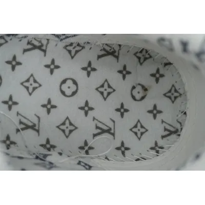LOUIS VUITTON Light Gray Blue 02