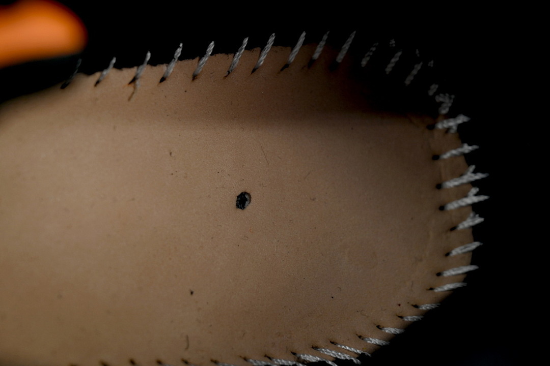 OFF-WHITE Out Of Orange