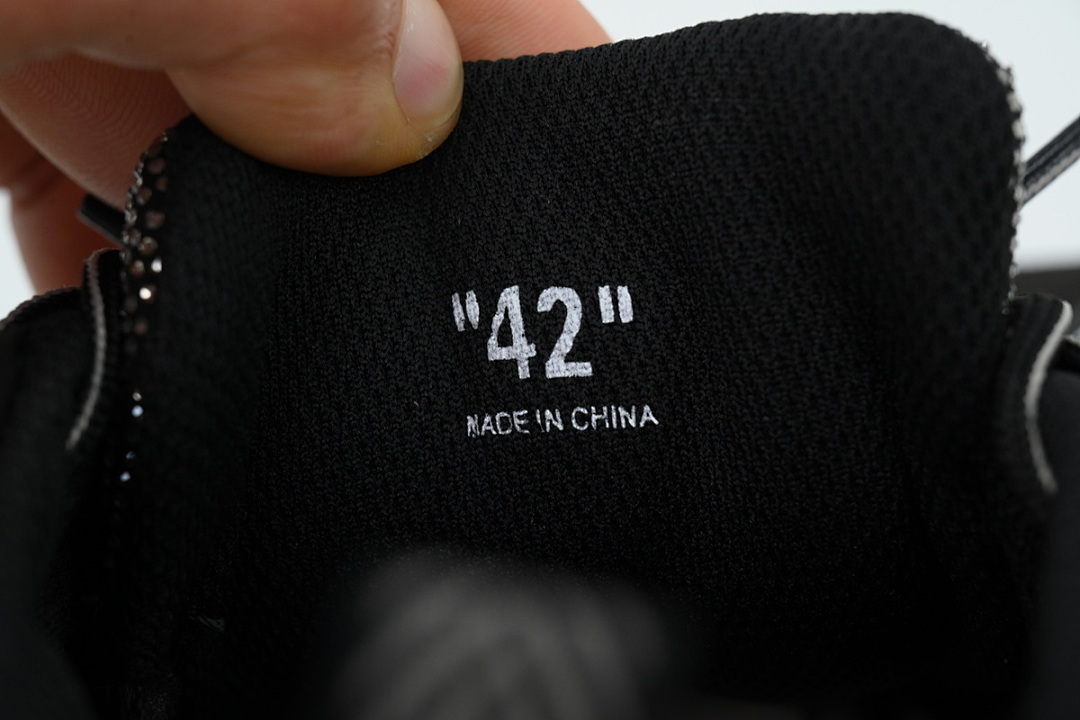 OMIA189S21 LEA004 1001 FF-WHITE Out Of Black Glitter